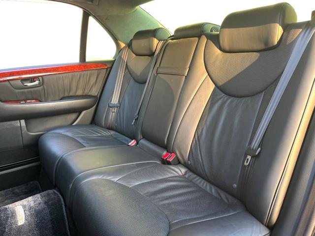 セルシオ Ｃ仕様　インテリアセレクション　後期　Ｖ８　メーカーナビ　バックカメラ　ムーンルーフ　セミアニリン革　全席パワーシート　全席シートヒーター　シートベンチレーション　ウッドコンビステアリング　純正１７インチＡＷ　ＨＩＤヘッド　クルコン（38枚目）