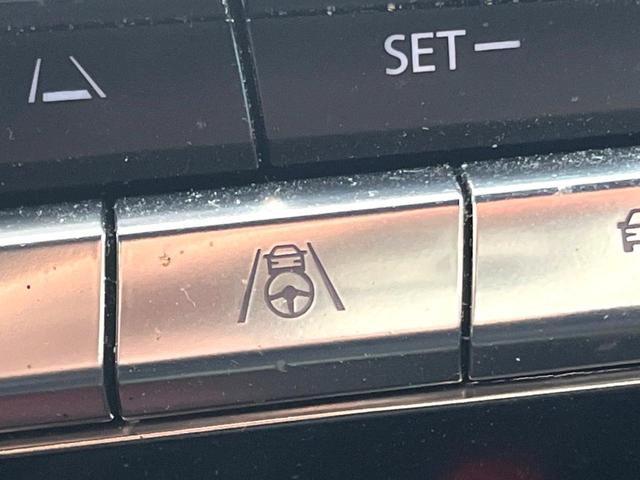 ＭＡＺＤＡ３ファストバック １５Ｓ　１００周年特別記念車　６ＭＴ　禁煙車　ＢＯＳＥサウンド　全周囲カメラ　赤革　シートヒーター　パワーシート　クルージングトラフィックサポート　アダプティブＬＥＤヘッド　革巻きステアリング　ステアリングヒーター　専用ボディ色（7枚目）