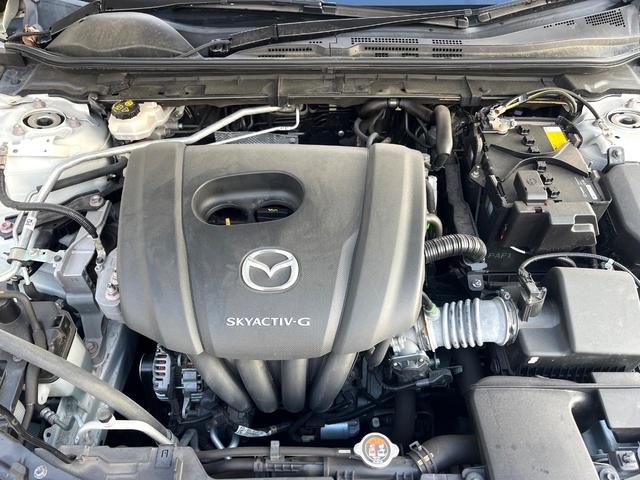 ＭＡＺＤＡ３ファストバック １５Ｓ　１００周年特別記念車　６ＭＴ　禁煙車　ＢＯＳＥサウンド　全周囲カメラ　赤革　シートヒーター　パワーシート　クルージングトラフィックサポート　アダプティブＬＥＤヘッド　革巻きステアリング　ステアリングヒーター　専用ボディ色（18枚目）