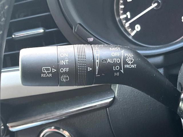 ＭＡＺＤＡ３ファストバック １５Ｓ　１００周年特別記念車　６ＭＴ　禁煙車　ＢＯＳＥサウンド　全周囲カメラ　赤革　シートヒーター　パワーシート　クルージングトラフィックサポート　アダプティブＬＥＤヘッド　革巻きステアリング　ステアリングヒーター　専用ボディ色（41枚目）