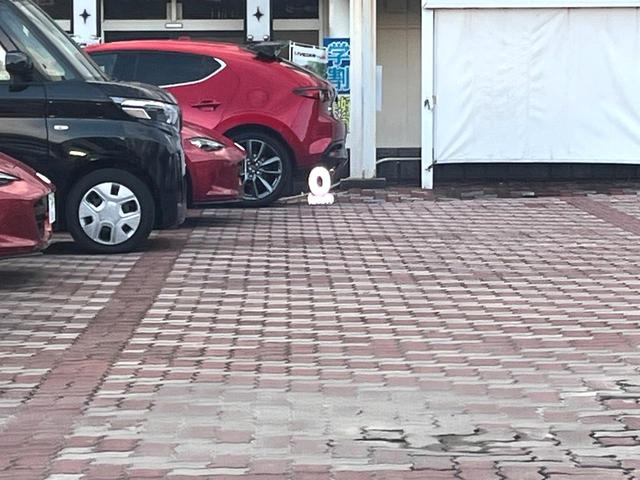 ＭＡＺＤＡ３ファストバック １５Ｓ　１００周年特別記念車　６ＭＴ　禁煙車　ＢＯＳＥサウンド　全周囲カメラ　赤革　シートヒーター　パワーシート　クルージングトラフィックサポート　アダプティブＬＥＤヘッド　革巻きステアリング　ステアリングヒーター　専用ボディ色（48枚目）