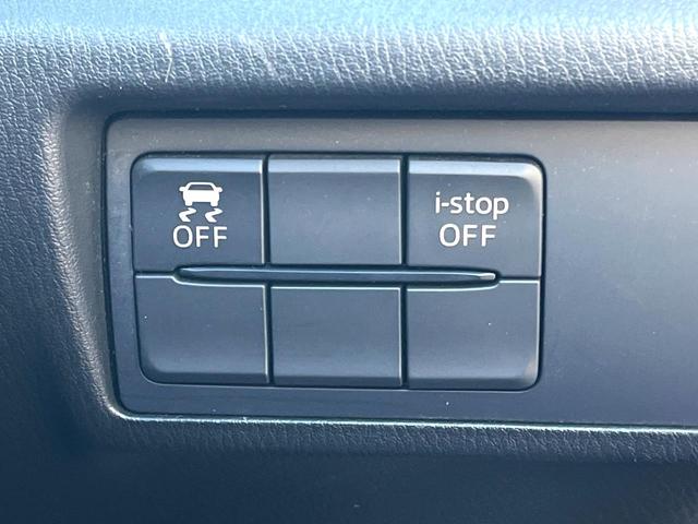 【横滑り防止装置】車両の横滑りを感知すると、自動的に車両の進行方向を保つように車両を制御します。雨の日など滑りやすい路面状況でも安全な運転が可能です。