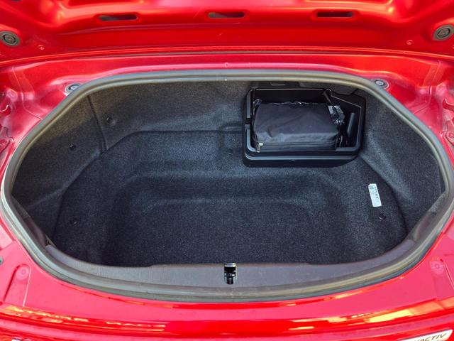 普段のお買い物や通勤、送迎等に十分な荷室スペースを確保しております。