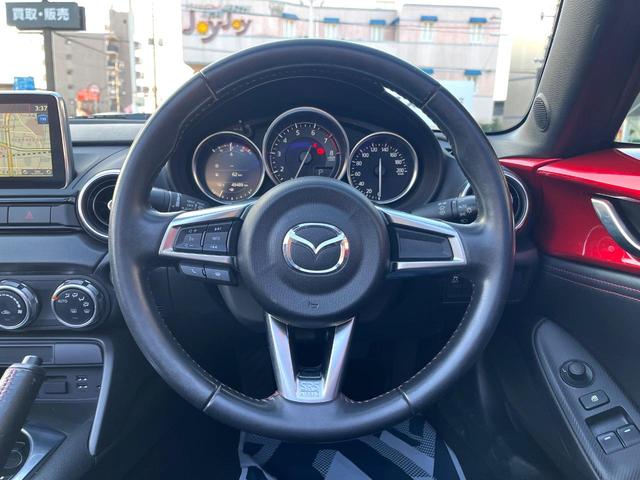 【純正革巻きステアリング】上質な革を使用することで、手にしっかり馴染みとても運転しやすいハンドルです♪