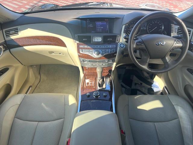 フーガ ２５０ＶＩＰ　後期　ＢＯＳＥサラウンドサウンド　ベージュ革　ベージュ革調ドアアームレスト　禁煙車　全席シートヒーター　全席パワーシート　電動サンシェード　全周囲　メーカーナビ　純正１８インチＡＷ　ＬＥＤヘッド（2枚目）