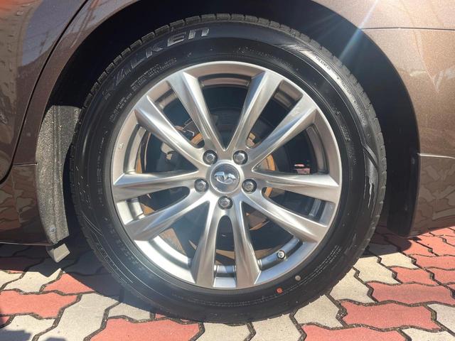 フーガ ２５０ＶＩＰ　後期　ＢＯＳＥサラウンドサウンド　ベージュ革　ベージュ革調ドアアームレスト　禁煙車　全席シートヒーター　全席パワーシート　電動サンシェード　全周囲　メーカーナビ　純正１８インチＡＷ　ＬＥＤヘッド（31枚目）