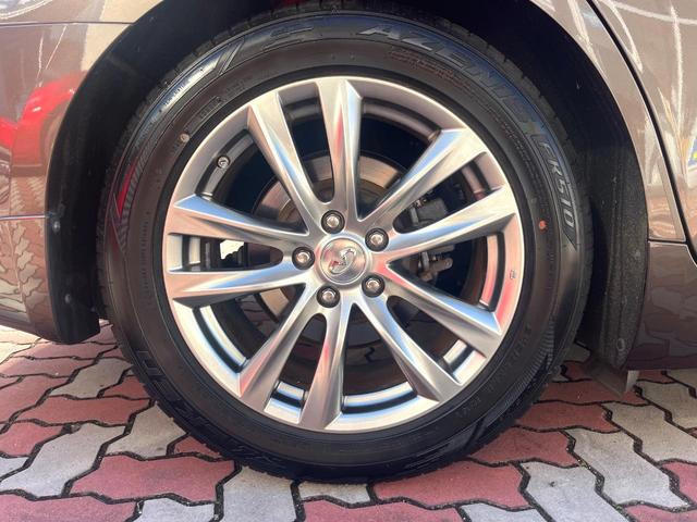 フーガ ２５０ＶＩＰ　後期　ＢＯＳＥサラウンドサウンド　ベージュ革　ベージュ革調ドアアームレスト　禁煙車　全席シートヒーター　全席パワーシート　電動サンシェード　全周囲　メーカーナビ　純正１８インチＡＷ　ＬＥＤヘッド（32枚目）