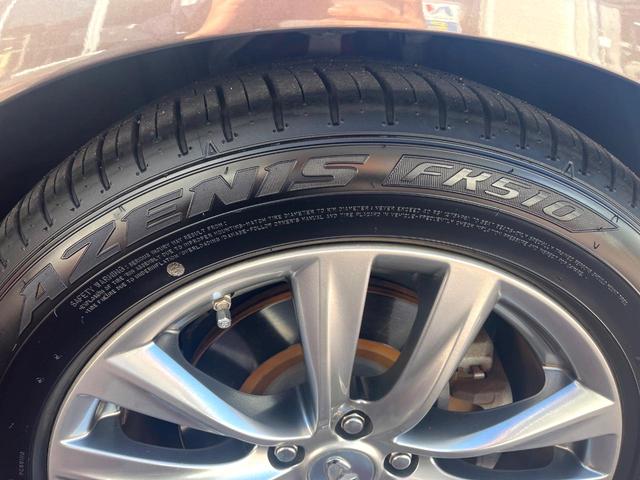 フーガ ２５０ＶＩＰ　後期　ＢＯＳＥサラウンドサウンド　ベージュ革　ベージュ革調ドアアームレスト　禁煙車　全席シートヒーター　全席パワーシート　電動サンシェード　全周囲　メーカーナビ　純正１８インチＡＷ　ＬＥＤヘッド（33枚目）