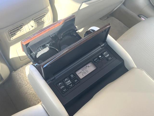 フーガ ２５０ＶＩＰ　後期　ＢＯＳＥサラウンドサウンド　ベージュ革　ベージュ革調ドアアームレスト　禁煙車　全席シートヒーター　全席パワーシート　電動サンシェード　全周囲　メーカーナビ　純正１８インチＡＷ　ＬＥＤヘッド（42枚目）