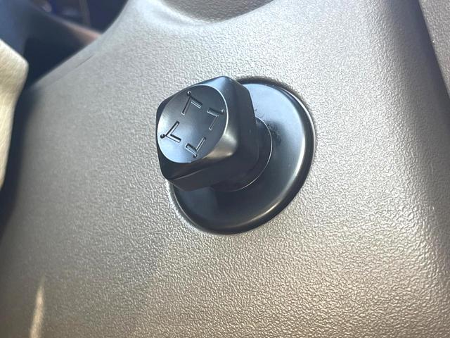 フーガ ２５０ＶＩＰ　後期　ＢＯＳＥサラウンドサウンド　ベージュ革　ベージュ革調ドアアームレスト　禁煙車　全席シートヒーター　全席パワーシート　電動サンシェード　全周囲　メーカーナビ　純正１８インチＡＷ　ＬＥＤヘッド（54枚目）