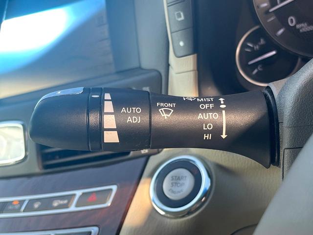 フーガ ２５０ＶＩＰ　後期　ＢＯＳＥサラウンドサウンド　ベージュ革　ベージュ革調ドアアームレスト　禁煙車　全席シートヒーター　全席パワーシート　電動サンシェード　全周囲　メーカーナビ　純正１８インチＡＷ　ＬＥＤヘッド（55枚目）