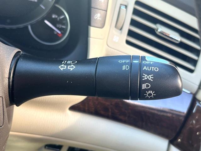 フーガ ２５０ＶＩＰ　後期　ＢＯＳＥサラウンドサウンド　ベージュ革　ベージュ革調ドアアームレスト　禁煙車　全席シートヒーター　全席パワーシート　電動サンシェード　全周囲　メーカーナビ　純正１８インチＡＷ　ＬＥＤヘッド（58枚目）