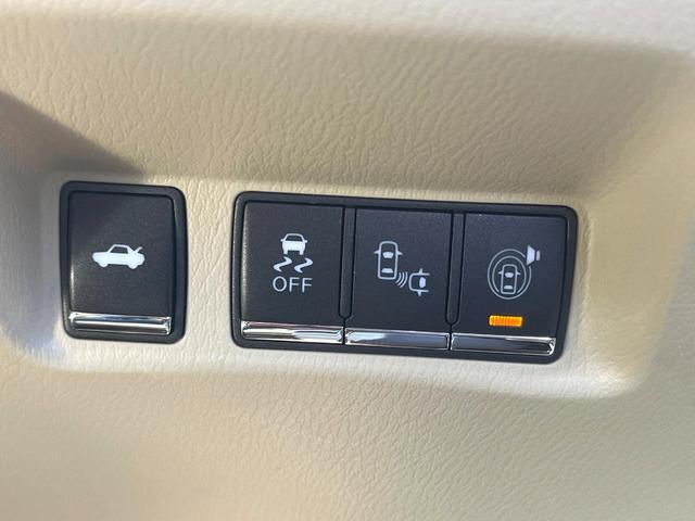 フーガ ２５０ＶＩＰ　後期　ＢＯＳＥサラウンドサウンド　ベージュ革　ベージュ革調ドアアームレスト　禁煙車　全席シートヒーター　全席パワーシート　電動サンシェード　全周囲　メーカーナビ　純正１８インチＡＷ　ＬＥＤヘッド（59枚目）