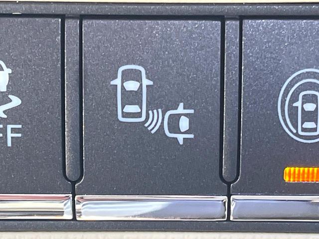 フーガ ２５０ＶＩＰ　後期　ＢＯＳＥサラウンドサウンド　ベージュ革　ベージュ革調ドアアームレスト　禁煙車　全席シートヒーター　全席パワーシート　電動サンシェード　全周囲　メーカーナビ　純正１８インチＡＷ　ＬＥＤヘッド（60枚目）