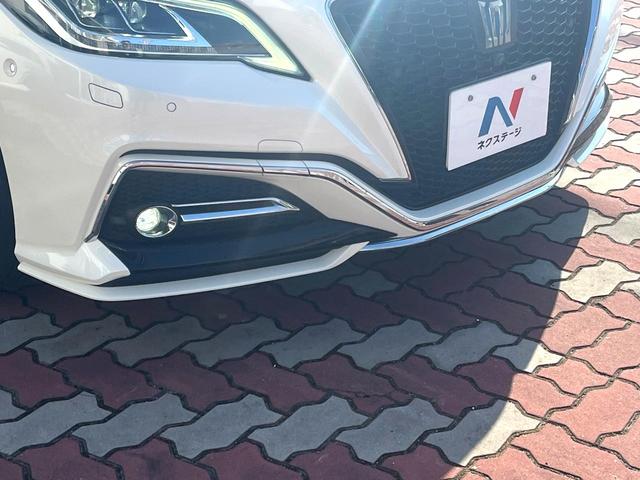 クラウンハイブリッド ＲＳアドバンス　Ｆｏｕｒ　４ＷＤ　ＴＲＤエアロ（Ｆ／Ｒ）　ムーンルーフ　白革　シートベンチレーション　デジタルインナーミラー　パノラミックビュー　駐車支援　おくだけ充電　ＥＴＣ２．０　禁煙車　ＢＳＭ　ＲＣＴＡＢ　カラーＨＵＤ（3枚目）