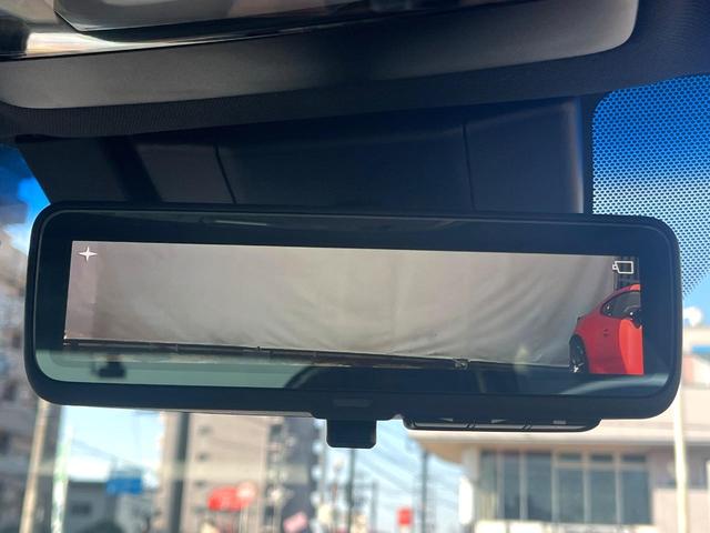 クラウンハイブリッド ＲＳアドバンス　Ｆｏｕｒ　４ＷＤ　ＴＲＤエアロ（Ｆ／Ｒ）　ムーンルーフ　白革　シートベンチレーション　デジタルインナーミラー　パノラミックビュー　駐車支援　おくだけ充電　ＥＴＣ２．０　禁煙車　ＢＳＭ　ＲＣＴＡＢ　カラーＨＵＤ（5枚目）