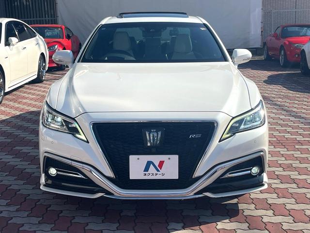 クラウンハイブリッド ＲＳアドバンス　Ｆｏｕｒ　４ＷＤ　ＴＲＤエアロ（Ｆ／Ｒ）　ムーンルーフ　白革　シートベンチレーション　デジタルインナーミラー　パノラミックビュー　駐車支援　おくだけ充電　ＥＴＣ２．０　禁煙車　ＢＳＭ　ＲＣＴＡＢ　カラーＨＵＤ（14枚目）