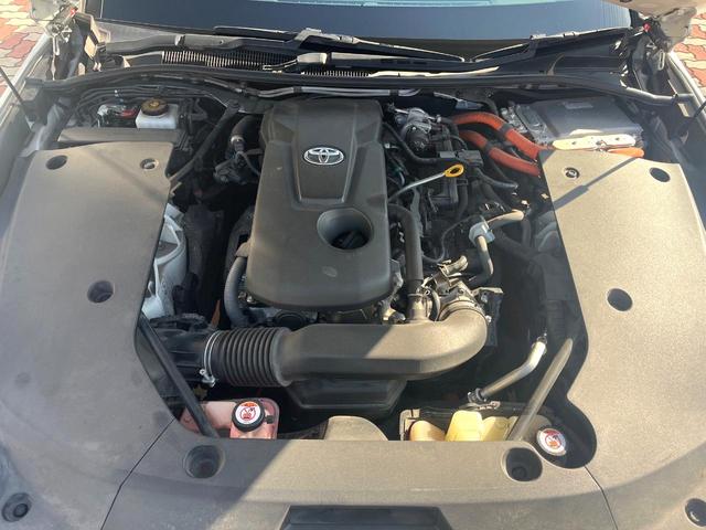 クラウンハイブリッド ＲＳアドバンス　Ｆｏｕｒ　４ＷＤ　ＴＲＤエアロ（Ｆ／Ｒ）　ムーンルーフ　白革　シートベンチレーション　デジタルインナーミラー　パノラミックビュー　駐車支援　おくだけ充電　ＥＴＣ２．０　禁煙車　ＢＳＭ　ＲＣＴＡＢ　カラーＨＵＤ（18枚目）