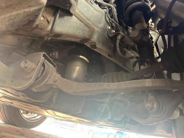 クラウンハイブリッド ＲＳアドバンス　Ｆｏｕｒ　４ＷＤ　ＴＲＤエアロ（Ｆ／Ｒ）　ムーンルーフ　白革　シートベンチレーション　デジタルインナーミラー　パノラミックビュー　駐車支援　おくだけ充電　ＥＴＣ２．０　禁煙車　ＢＳＭ　ＲＣＴＡＢ　カラーＨＵＤ（20枚目）