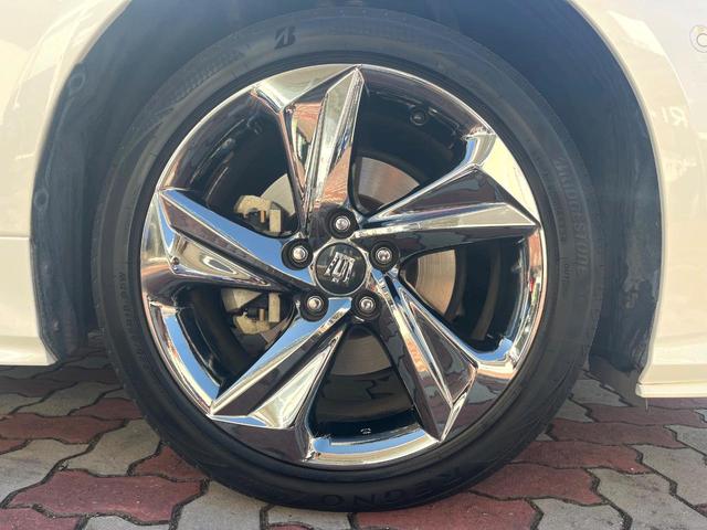 クラウンハイブリッド ＲＳアドバンス　Ｆｏｕｒ　４ＷＤ　ＴＲＤエアロ（Ｆ／Ｒ）　ムーンルーフ　白革　シートベンチレーション　デジタルインナーミラー　パノラミックビュー　駐車支援　おくだけ充電　ＥＴＣ２．０　禁煙車　ＢＳＭ　ＲＣＴＡＢ　カラーＨＵＤ（30枚目）