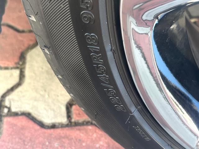 クラウンハイブリッド ＲＳアドバンス　Ｆｏｕｒ　４ＷＤ　ＴＲＤエアロ（Ｆ／Ｒ）　ムーンルーフ　白革　シートベンチレーション　デジタルインナーミラー　パノラミックビュー　駐車支援　おくだけ充電　ＥＴＣ２．０　禁煙車　ＢＳＭ　ＲＣＴＡＢ　カラーＨＵＤ（35枚目）