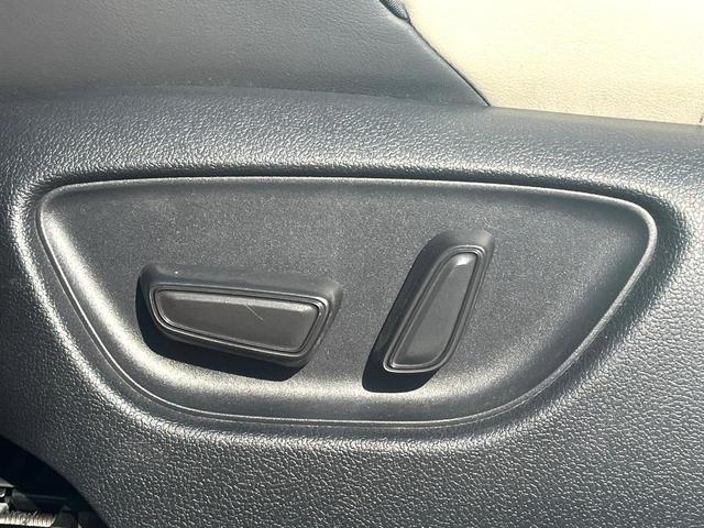 クラウンハイブリッド ＲＳアドバンス　Ｆｏｕｒ　４ＷＤ　ＴＲＤエアロ（Ｆ／Ｒ）　ムーンルーフ　白革　シートベンチレーション　デジタルインナーミラー　パノラミックビュー　駐車支援　おくだけ充電　ＥＴＣ２．０　禁煙車　ＢＳＭ　ＲＣＴＡＢ　カラーＨＵＤ（39枚目）