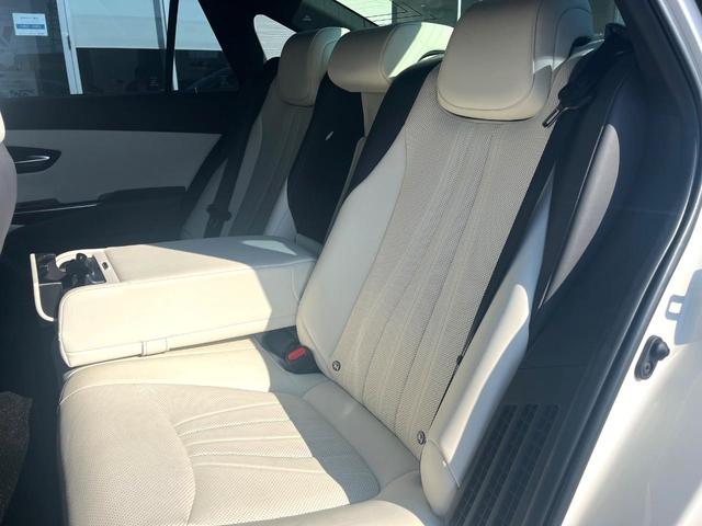 クラウンハイブリッド ＲＳアドバンス　Ｆｏｕｒ　４ＷＤ　ＴＲＤエアロ（Ｆ／Ｒ）　ムーンルーフ　白革　シートベンチレーション　デジタルインナーミラー　パノラミックビュー　駐車支援　おくだけ充電　ＥＴＣ２．０　禁煙車　ＢＳＭ　ＲＣＴＡＢ　カラーＨＵＤ（41枚目）