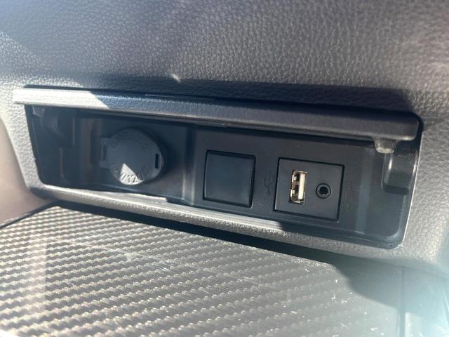 クラウンハイブリッド ＲＳアドバンス　Ｆｏｕｒ　４ＷＤ　ＴＲＤエアロ（Ｆ／Ｒ）　ムーンルーフ　白革　シートベンチレーション　デジタルインナーミラー　パノラミックビュー　駐車支援　おくだけ充電　ＥＴＣ２．０　禁煙車　ＢＳＭ　ＲＣＴＡＢ　カラーＨＵＤ（50枚目）