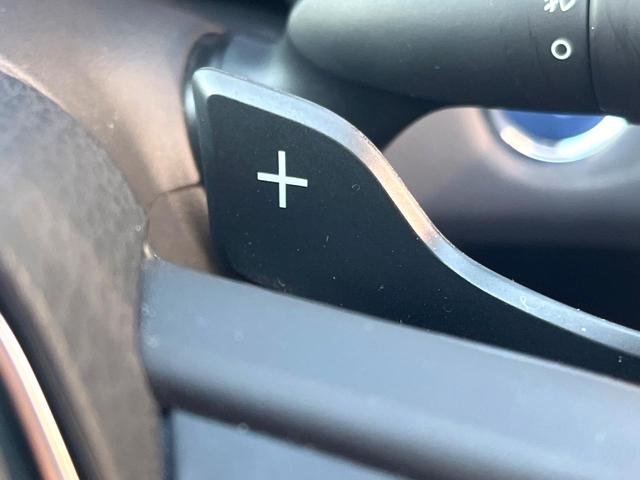 クラウンハイブリッド ＲＳアドバンス　Ｆｏｕｒ　４ＷＤ　ＴＲＤエアロ（Ｆ／Ｒ）　ムーンルーフ　白革　シートベンチレーション　デジタルインナーミラー　パノラミックビュー　駐車支援　おくだけ充電　ＥＴＣ２．０　禁煙車　ＢＳＭ　ＲＣＴＡＢ　カラーＨＵＤ（58枚目）