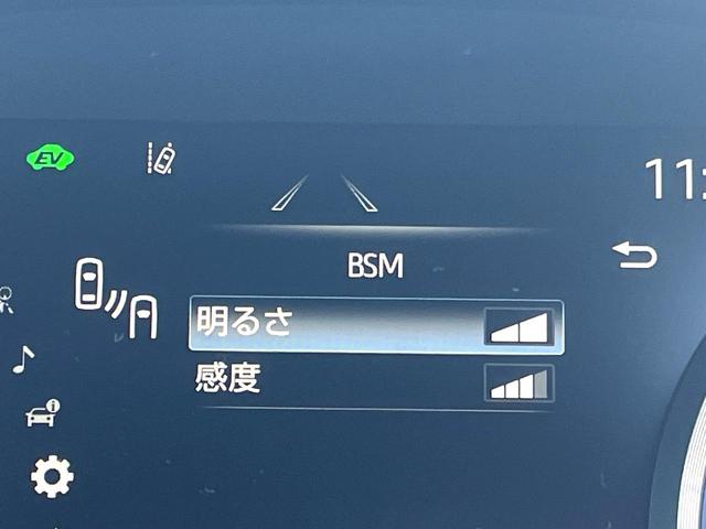 クラウンハイブリッド ＲＳアドバンス　Ｆｏｕｒ　４ＷＤ　ＴＲＤエアロ（Ｆ／Ｒ）　ムーンルーフ　白革　シートベンチレーション　デジタルインナーミラー　パノラミックビュー　駐車支援　おくだけ充電　ＥＴＣ２．０　禁煙車　ＢＳＭ　ＲＣＴＡＢ　カラーＨＵＤ（62枚目）