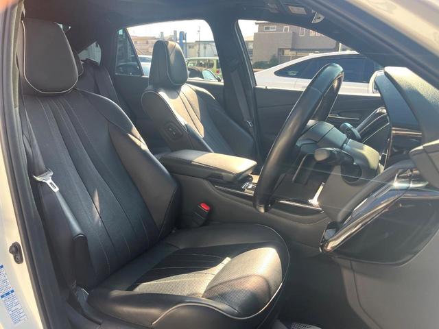 クラウンハイブリッド ＲＳアドバンス　Ｆｏｕｒ　４ＷＤ　ムーンルーフ　黒革　シートベンチレーション　禁煙車　ＢＳＭ　ＲＣＴＡＢ　カラーＨＵＤ　シートメモリ　３眼ＬＥＤヘッド　革巻きステアリング　パドルシフト　セーフティセンス　メーカーナビ　ＥＴＣ（8枚目）