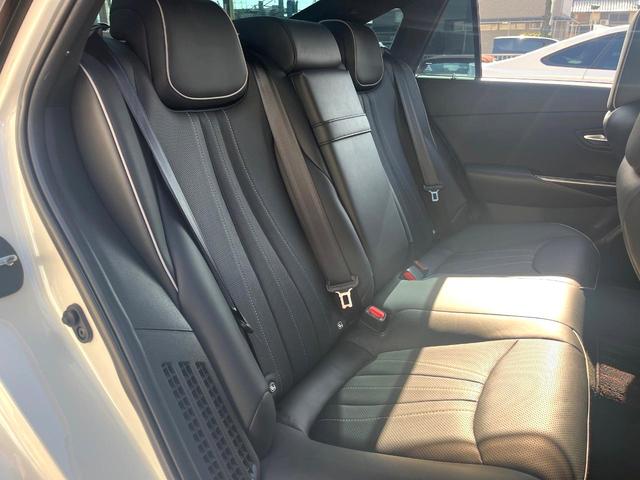 クラウンハイブリッド ＲＳアドバンス　Ｆｏｕｒ　４ＷＤ　ムーンルーフ　黒革　シートベンチレーション　禁煙車　ＢＳＭ　ＲＣＴＡＢ　カラーＨＵＤ　シートメモリ　３眼ＬＥＤヘッド　革巻きステアリング　パドルシフト　セーフティセンス　メーカーナビ　ＥＴＣ（9枚目）