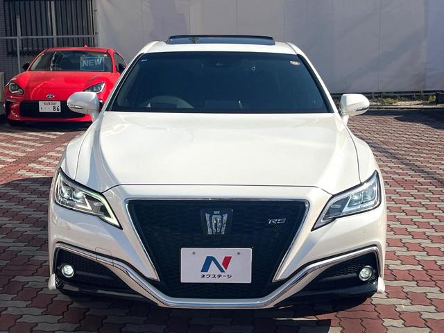 クラウンハイブリッド ＲＳアドバンス　Ｆｏｕｒ　４ＷＤ　ムーンルーフ　黒革　シートベンチレーション　禁煙車　ＢＳＭ　ＲＣＴＡＢ　カラーＨＵＤ　シートメモリ　３眼ＬＥＤヘッド　革巻きステアリング　パドルシフト　セーフティセンス　メーカーナビ　ＥＴＣ（13枚目）