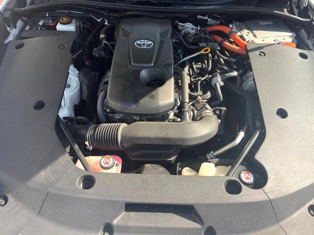 クラウンハイブリッド ＲＳアドバンス　Ｆｏｕｒ　４ＷＤ　ムーンルーフ　黒革　シートベンチレーション　禁煙車　ＢＳＭ　ＲＣＴＡＢ　カラーＨＵＤ　シートメモリ　３眼ＬＥＤヘッド　革巻きステアリング　パドルシフト　セーフティセンス　メーカーナビ　ＥＴＣ（17枚目）