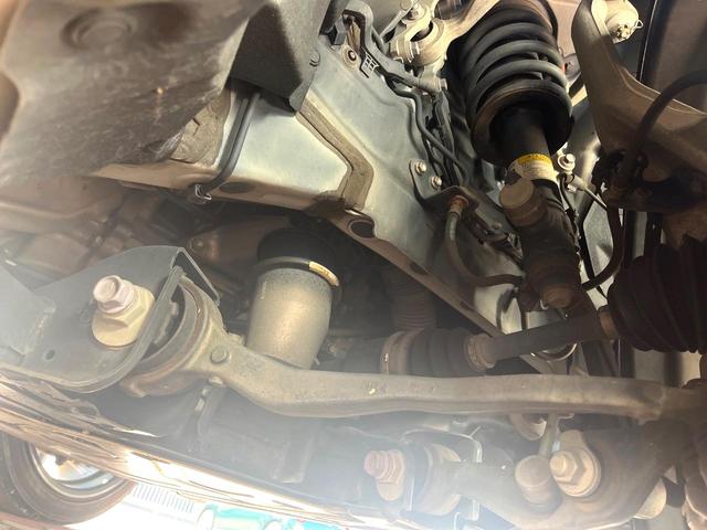 クラウンハイブリッド ＲＳアドバンス　Ｆｏｕｒ　４ＷＤ　ムーンルーフ　黒革　シートベンチレーション　禁煙車　ＢＳＭ　ＲＣＴＡＢ　カラーＨＵＤ　シートメモリ　３眼ＬＥＤヘッド　革巻きステアリング　パドルシフト　セーフティセンス　メーカーナビ　ＥＴＣ（19枚目）