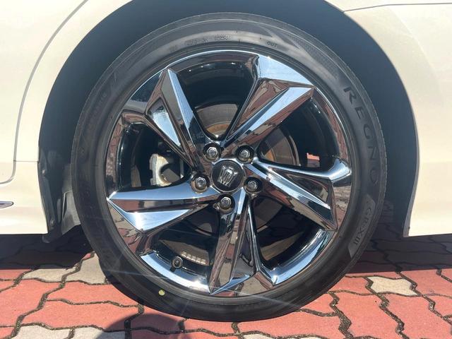 クラウンハイブリッド ＲＳアドバンス　Ｆｏｕｒ　４ＷＤ　ムーンルーフ　黒革　シートベンチレーション　禁煙車　ＢＳＭ　ＲＣＴＡＢ　カラーＨＵＤ　シートメモリ　３眼ＬＥＤヘッド　革巻きステアリング　パドルシフト　セーフティセンス　メーカーナビ　ＥＴＣ（29枚目）