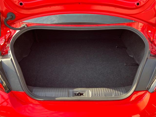 ＧＲ８６ ＳＺ　Ｂ型　１オーナー　禁煙車　純正ＳＤナビ　バックカメラ　純正フロアマット　ＥＴＣ　アイサイト　純正１７インチＡＷ　革巻きステアリング　パドルシフト　ＬＥＤヘッド　ハイビームアシスト　スマートキー（10枚目）