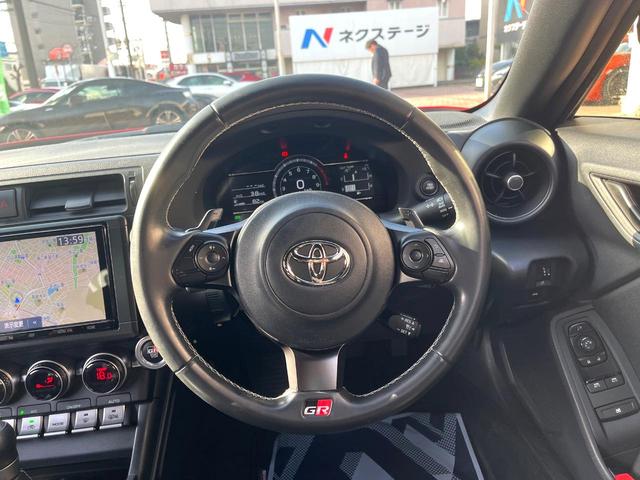 ＧＲ８６ ＳＺ　Ｂ型　１オーナー　禁煙車　純正ＳＤナビ　バックカメラ　純正フロアマット　ＥＴＣ　アイサイト　純正１７インチＡＷ　革巻きステアリング　パドルシフト　ＬＥＤヘッド　ハイビームアシスト　スマートキー（11枚目）