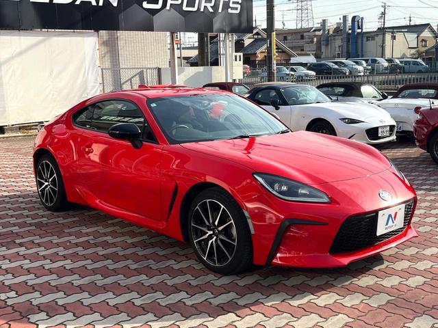 ＧＲ８６ ＳＺ　Ｂ型　１オーナー　禁煙車　純正ＳＤナビ　バックカメラ　純正フロアマット　ＥＴＣ　アイサイト　純正１７インチＡＷ　革巻きステアリング　パドルシフト　ＬＥＤヘッド　ハイビームアシスト　スマートキー（16枚目）