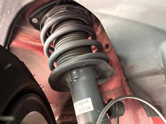 ＧＲ８６ ＳＺ　Ｂ型　１オーナー　禁煙車　純正ＳＤナビ　バックカメラ　純正フロアマット　ＥＴＣ　アイサイト　純正１７インチＡＷ　革巻きステアリング　パドルシフト　ＬＥＤヘッド　ハイビームアシスト　スマートキー（20枚目）