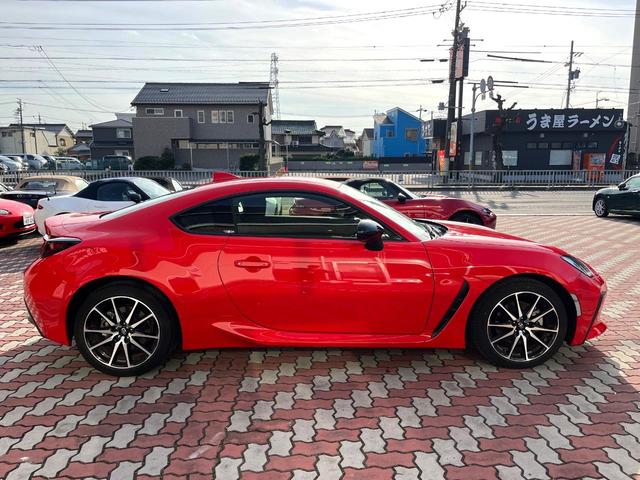 ＧＲ８６ ＳＺ　Ｂ型　１オーナー　禁煙車　純正ＳＤナビ　バックカメラ　純正フロアマット　ＥＴＣ　アイサイト　純正１７インチＡＷ　革巻きステアリング　パドルシフト　ＬＥＤヘッド　ハイビームアシスト　スマートキー（21枚目）