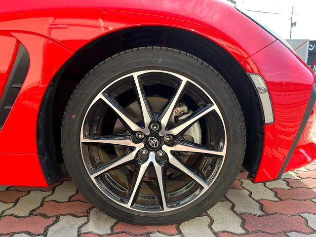 ＧＲ８６ ＳＺ　Ｂ型　１オーナー　禁煙車　純正ＳＤナビ　バックカメラ　純正フロアマット　ＥＴＣ　アイサイト　純正１７インチＡＷ　革巻きステアリング　パドルシフト　ＬＥＤヘッド　ハイビームアシスト　スマートキー（25枚目）