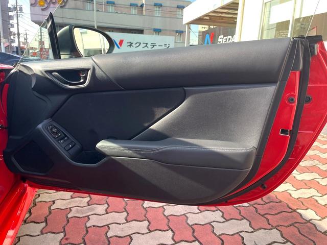 ＧＲ８６ ＳＺ　Ｂ型　１オーナー　禁煙車　純正ＳＤナビ　バックカメラ　純正フロアマット　ＥＴＣ　アイサイト　純正１７インチＡＷ　革巻きステアリング　パドルシフト　ＬＥＤヘッド　ハイビームアシスト　スマートキー（32枚目）