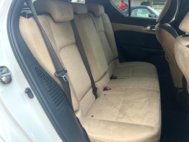 ＣＴ ＣＴ２００ｈ　Ｆスポーツ　サンルーフ　バックカメラ　衝突被害軽減システム　レーダークルーズ　禁煙車　ドラレコ　コーナーセンサー　スマートキー　ＬＥＤヘッド　ＥＴＣ２．０　純正１７インチアルミ　オートハイビーム　車線逸脱警報（10枚目）