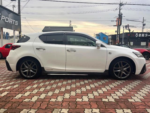 ＣＴ ＣＴ２００ｈ　Ｆスポーツ　サンルーフ　バックカメラ　衝突被害軽減システム　レーダークルーズ　禁煙車　ドラレコ　コーナーセンサー　スマートキー　ＬＥＤヘッド　ＥＴＣ２．０　純正１７インチアルミ　オートハイビーム　車線逸脱警報（26枚目）