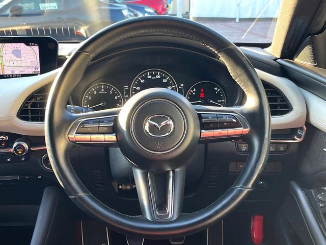 MAZDA3ファストバック 20S 100周年特別記念車 6MT 純正エアロ(F/S) XYZ車高調 禁煙車 BOSEサウンド 全周囲カメラ カラーHUD スマートブレーキサポート BSM レークル 赤革 シートヒーター 純正18インチAW LEDヘッド(11枚目)