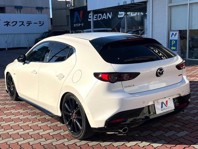 MAZDA3ファストバック 20S 100周年特別記念車 6MT 純正エアロ(F/S) XYZ車高調 禁煙車 BOSEサウンド 全周囲カメラ カラーHUD スマートブレーキサポート BSM レークル 赤革 シートヒーター 純正18インチAW LEDヘッド(21枚目)