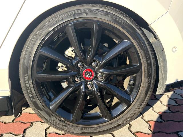 MAZDA3ファストバック 20S 100周年特別記念車 6MT 純正エアロ(F/S) XYZ車高調 禁煙車 BOSEサウンド 全周囲カメラ カラーHUD スマートブレーキサポート BSM レークル 赤革 シートヒーター 純正18インチAW LEDヘッド(28枚目)