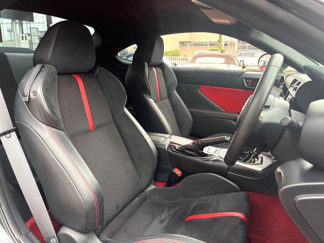 GR86 RZ 6MT 禁煙車 バックカメラ ハーフレザー シートヒーター 純正18インチAW リヤスポイラー LEDヘッド クルコン 革巻きステアリング オートエアコン スマートキー オートライト ETC(9枚目)