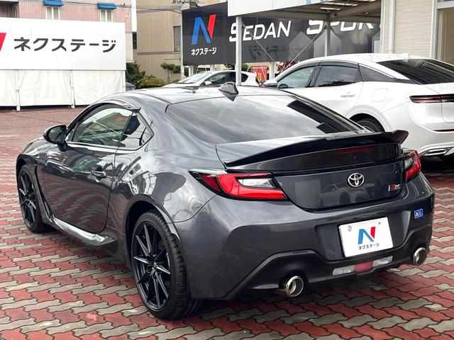 GR86 RZ 6MT 禁煙車 バックカメラ ハーフレザー シートヒーター 純正18インチAW リヤスポイラー LEDヘッド クルコン 革巻きステアリング オートエアコン スマートキー オートライト ETC(28枚目)